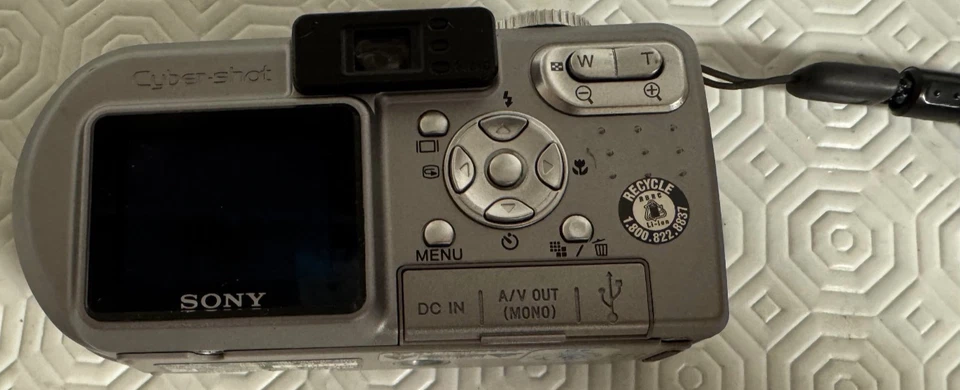 Sony Cyber-shot DSC-P10 5.0MP Digital Camera – Silver – Untested Vintage Compact - Image 2 of 4