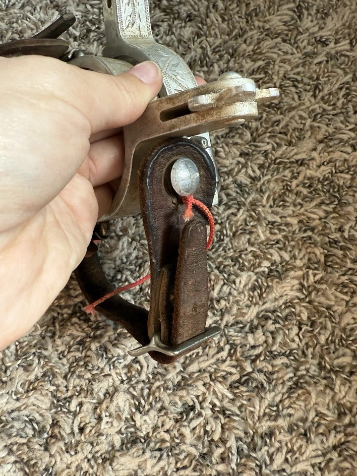 Correas de cuero Circle Y para mujer y espuelas de aluminio con herramientas Foto 3 de 4