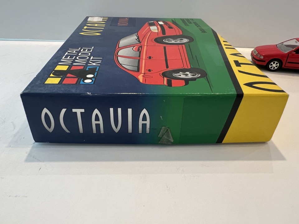 Skoda Favorit 1:43 KADEN - Miniature Rare En Boîte, NEUVE
