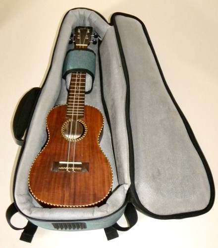 Cordoba 25C Konzert Ukulele mit KALA Bodega Blue Sonoma Coast Koffer ~ leicht gebraucht