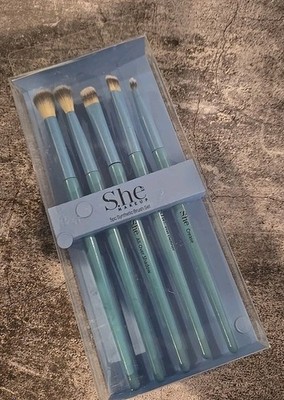 She Makeup 5 Piece Synthetic Brush Set Blue New-Sealed (142)