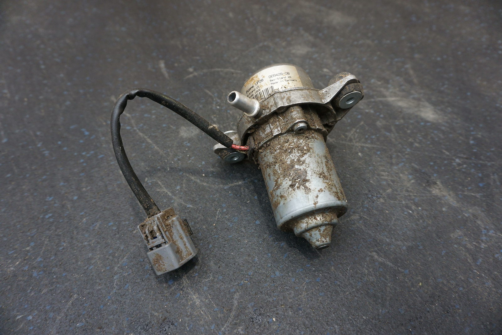 Power Brake Booster Vacuum Pump Hella OEM 00942808 McLaren 650s Spider 2016