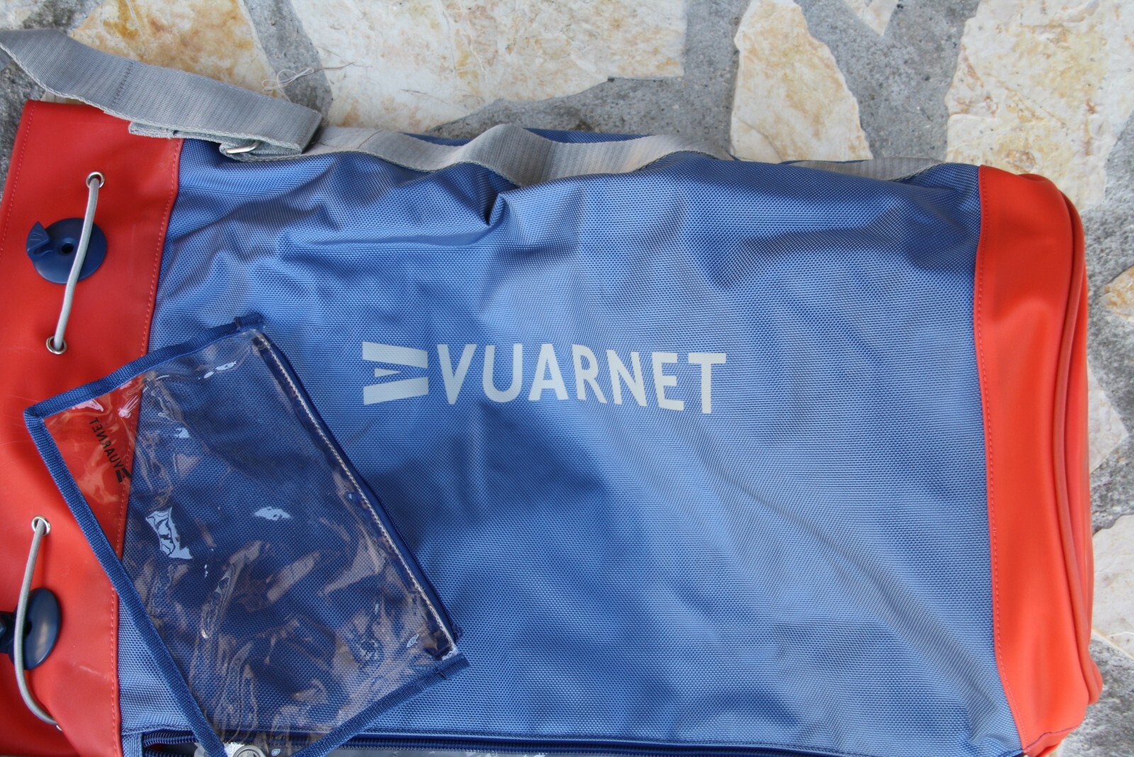 Sac de voyage Vuarnet neuf sous housse idéal pour le week-end