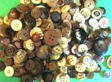 (250) 9 OUNCES BROWN PLASTIC SHANK 2&4-HOLE CRAFT BUTTONS-X201
