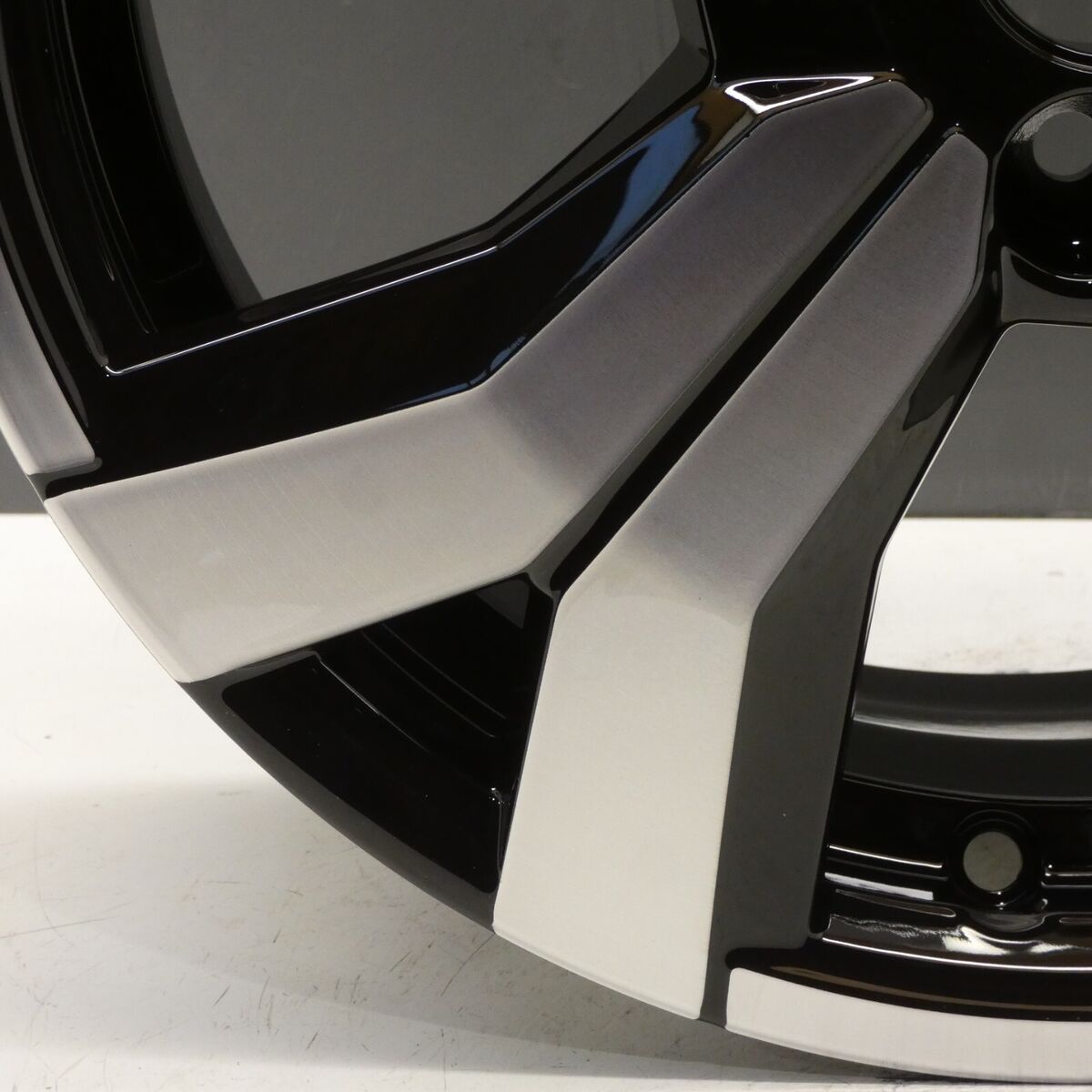 DACIA SANDERO BLACK DIAMOND CUT 16 DACIA SANDERO BLACK DIAMOND CUT 16