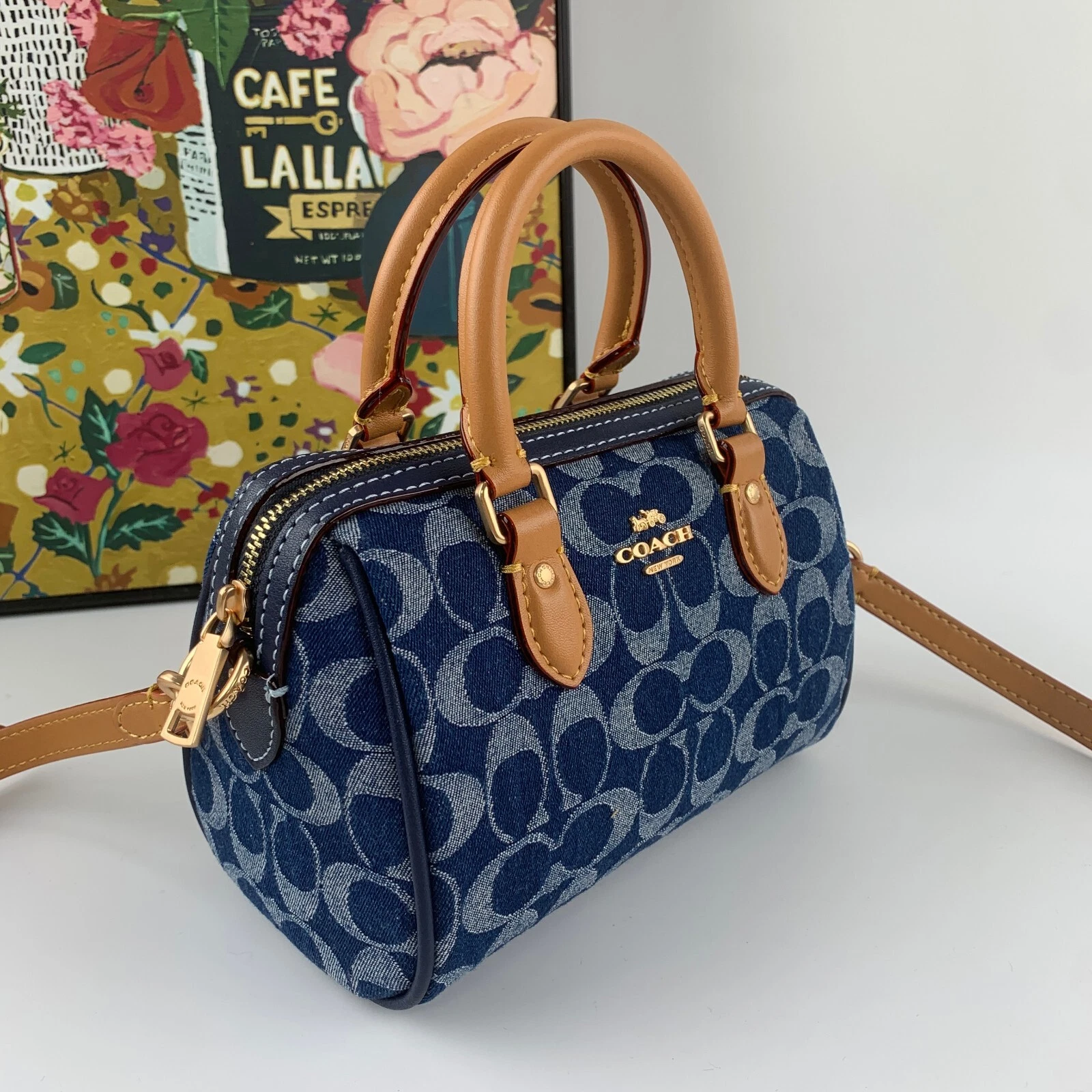 Borsa a tracolla Coach Mini Rowan nuova con etichette in denim firmato con ciondolo ciliegia CY742
