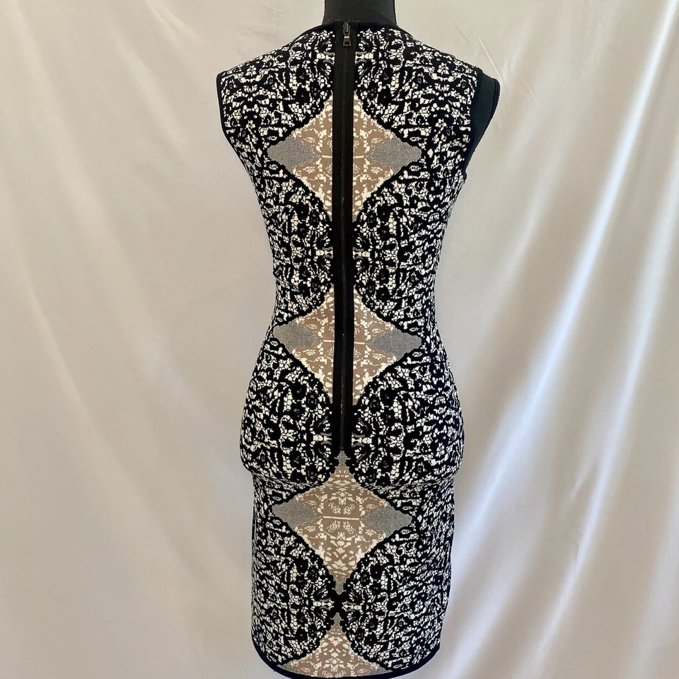 Vestido estampado BCBGMaxAzria Jose jacquard body-con, creme, preto, bege tamanho XS - Imagem 3 de 4