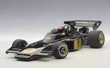 AutoArt 1/18 Lotus 72E 1973 Emerson Fittipaldi #1 with Driver Figure Model Car