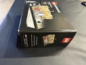 LEGO ARCHITECTURE: Buckingham Palace (21029) Used Complete