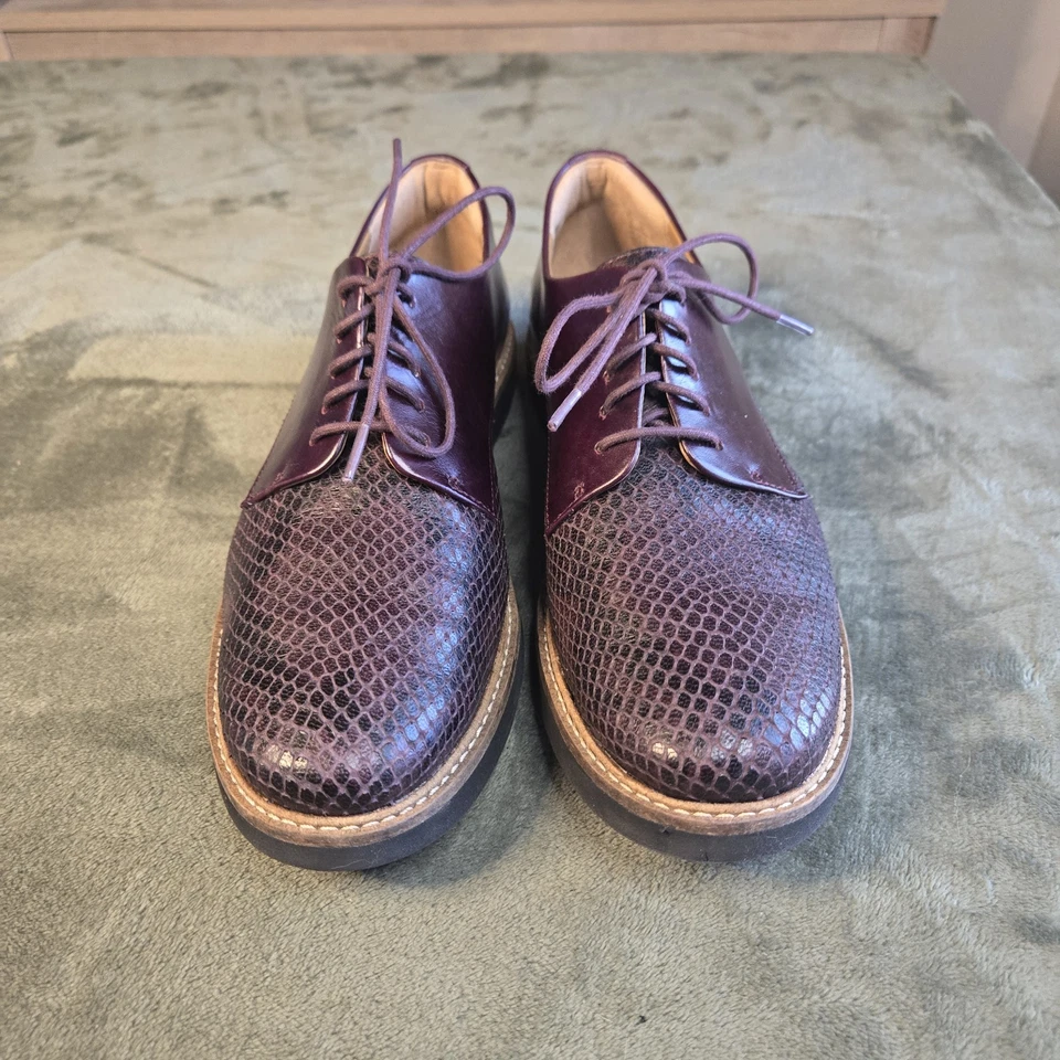 Mocasín CLARKS Glick Darby Damas 9M Cuero Borgoña Oxford Piel de Serpiente Look Foto 4 de 4