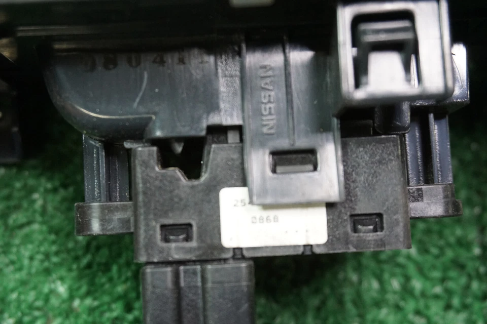 1996 1998 NISSAN PATHFINDER PASSENEGER Window Switch OEM - Image 4 of 4