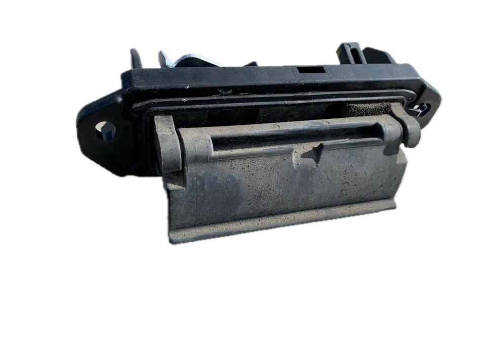 2001 - 2006 Toyota Highlander Rear Trunk Release Handle OEM - Imagem 2 de 4