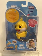 Fingerlings Pinkfong Baby Shark Light Up Mood Fin W/Magic Motion Sensor Sealed