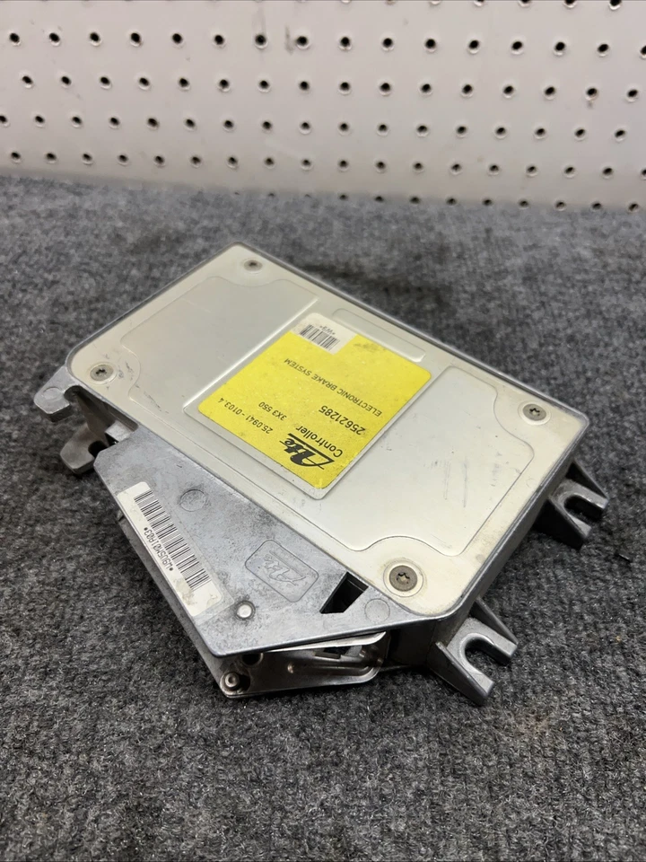 Control de frenos ABS 96-99 OEM Buick Riviera, Oldsmobile Aurora con control de tracción  Foto 3 de 4