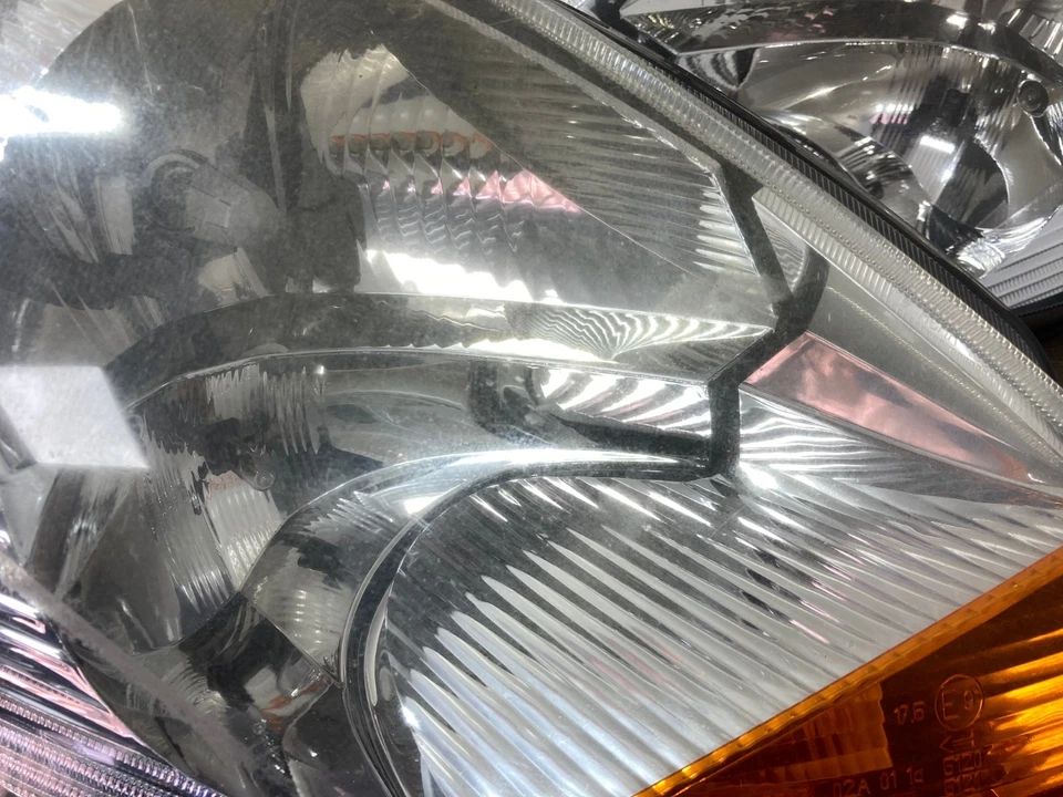 Par de faros delanteros Ford Ka 2005 del lado del conductor y del pasajero Foto 3 de 4