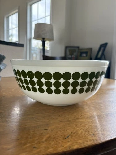 Vintage 1970 PYREX 10" White Green Dots 4 Qt. Ovenware Mixing Bowl (404)