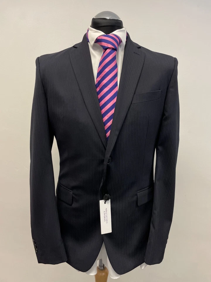 VERSACE 2PC SUIT WOOL BLEND W. STRETCH IN NAVY STRIPE 40R TRS W36 L38 BNWT (0027 - Image 2 of 4