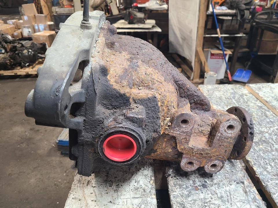 Conjunto de portador diferencial usado se adapta a: eje trasero Lincoln Navigator 2010 9,75`` Foto 4 de 4