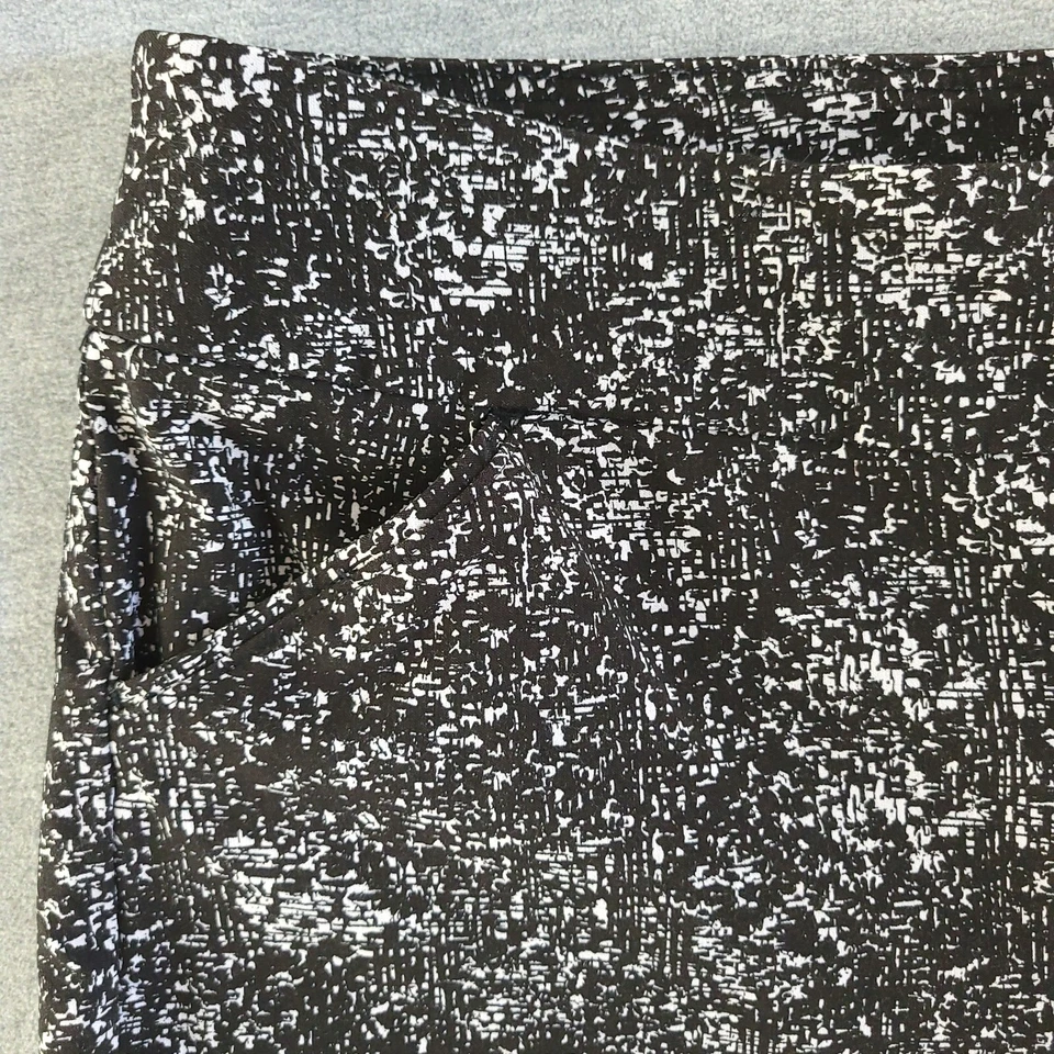 Worthington Pants Womens 2X Black White Pattern Capri Stretch Pockets - Image 2 of 4