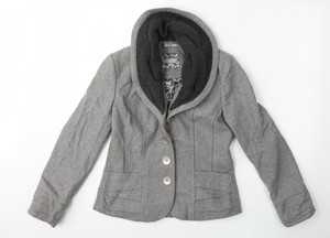 per una grey coat