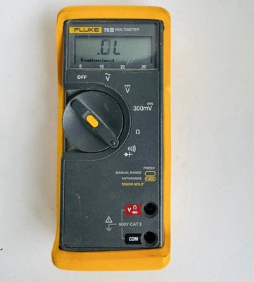 Fluke 70III CAT II Manual/Auto-Range Handheld Digital Multimeter AC/DC Voltage