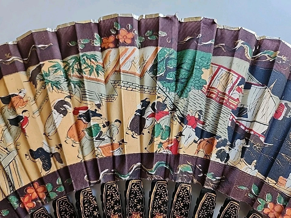 Antiguo abanico de mano japonés plegable enmarcado negro/dorado pintado borlas rojas Foto 4 de 4
