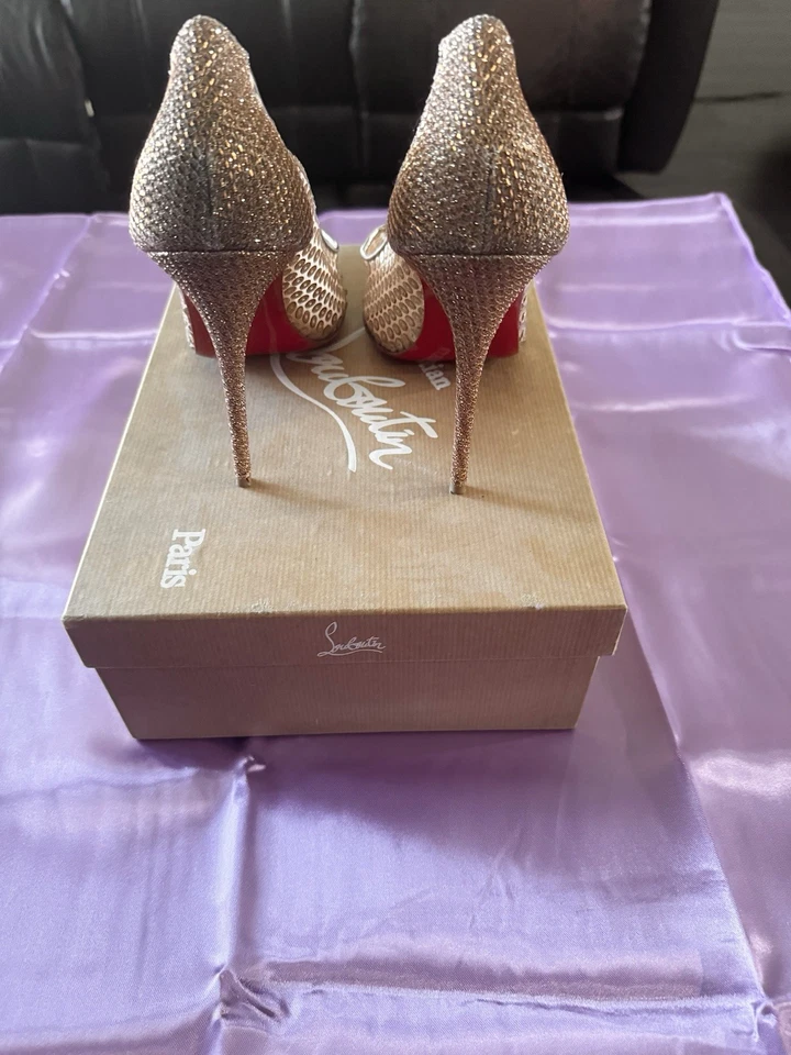 Tacones Christian Louboutin para mujer talla 40, lentejuelas doradas Foto 4 de 4