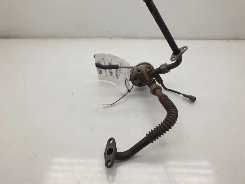 Toyota Pickup Deluxe 1989 3,0 L 4x4 MT EGR válvula Foto 3 de 4