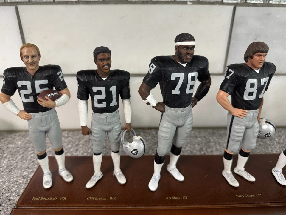 Figuras de campeón del Super Bowl XI de los Oakland Raiders 1976 de Danbury como nuevas Foto 4 de 4