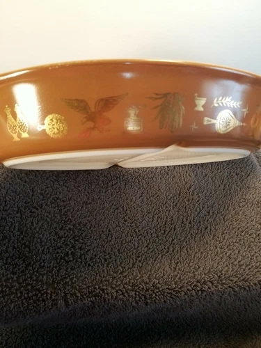 Vintage Pyrex 1  1/2 Quart  Divided Dish  Brown/Gold Early American Eagle
