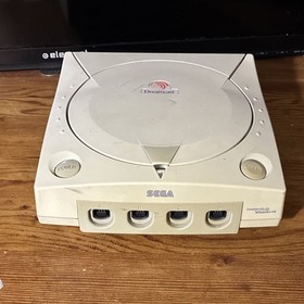 SEGA Dreamcast HKT-3020 White Console, 2 Controllers, Windows CE, NTSC-U/C