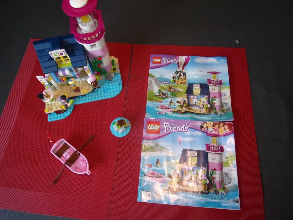 LEGO Friends 41094 Heartlake Lighthouse, photo 1 sur 4