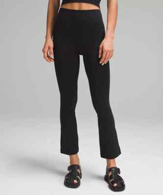 新品 ルルレモン Alignミニフレアパンツエクストラショート（サイズ4） NEW lululemon Align™ High-Rise Mini-Flare Pant Extra Short