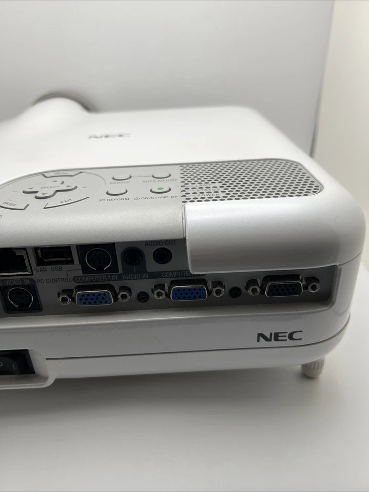 NEC LT265 DLP 2500 Portable Projector ANSI Lumens 1080i XGA Desktop White DR7 - Image 4 of 4