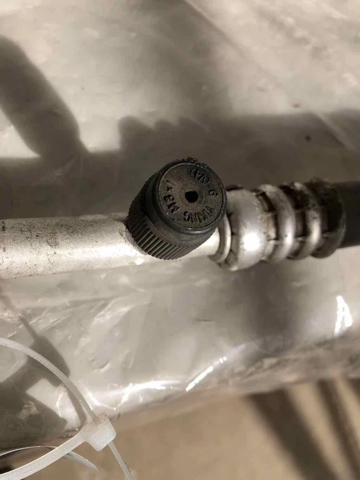 Manguera de descarga de refrigerante aire acondicionado Saturn S Series SL1 1999-2002 Foto 3 de 4