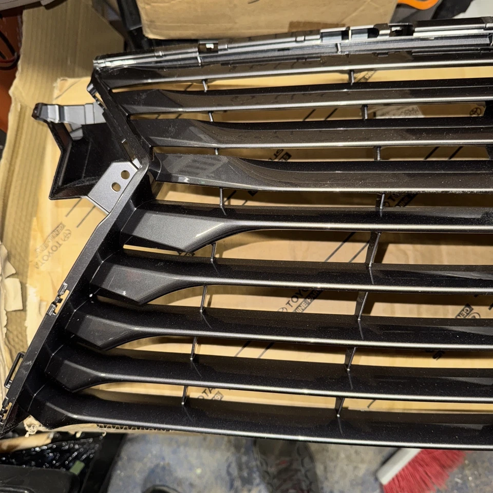 Lexus RX350 RX450h RX 2016 2019 parrilla delantera OEM UF44489 53111-48320 con emblema Foto 2 de 4