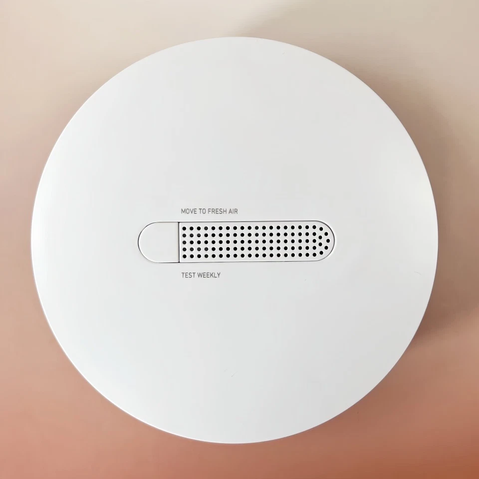 Detector de monóxido de carbono y alarma detector de humo para interiores SimpliSafe última generación Foto 3 de 4