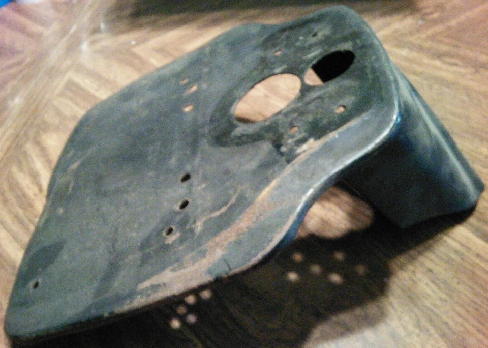 Norton Atlas 后车牌车牌和尾灯架 1966 - 68 蜂巢 — 第 4/4 张图片