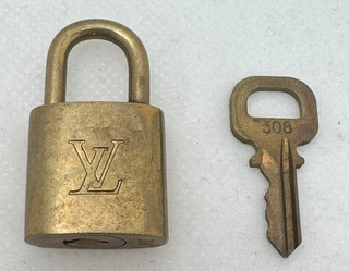 Auth LOUIS VUITTON Padlock with Key Metal 308 lv5100ku
