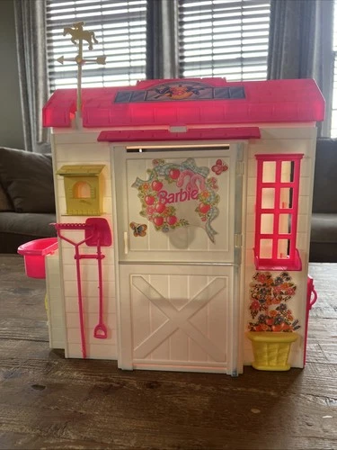 Vintage 1995 Barbie Feeding Fun Stable Playset