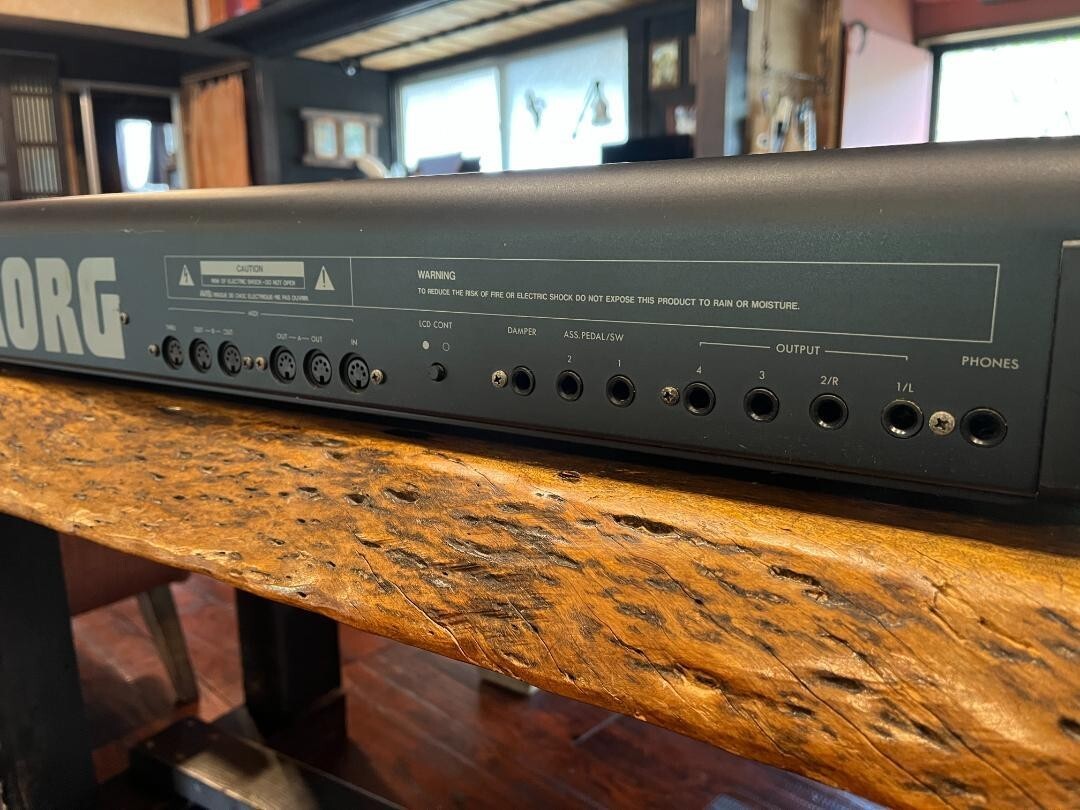KORG T3 EX 61-Key Synthesizer W/hard case Musical equipment