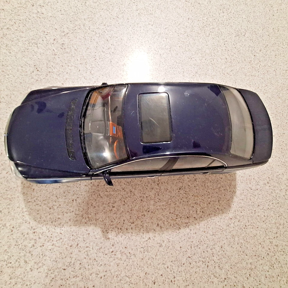 1:18 Maybach 57 Blue Two Tone AutoArt Collectable Car No Box - Image 4 of 4