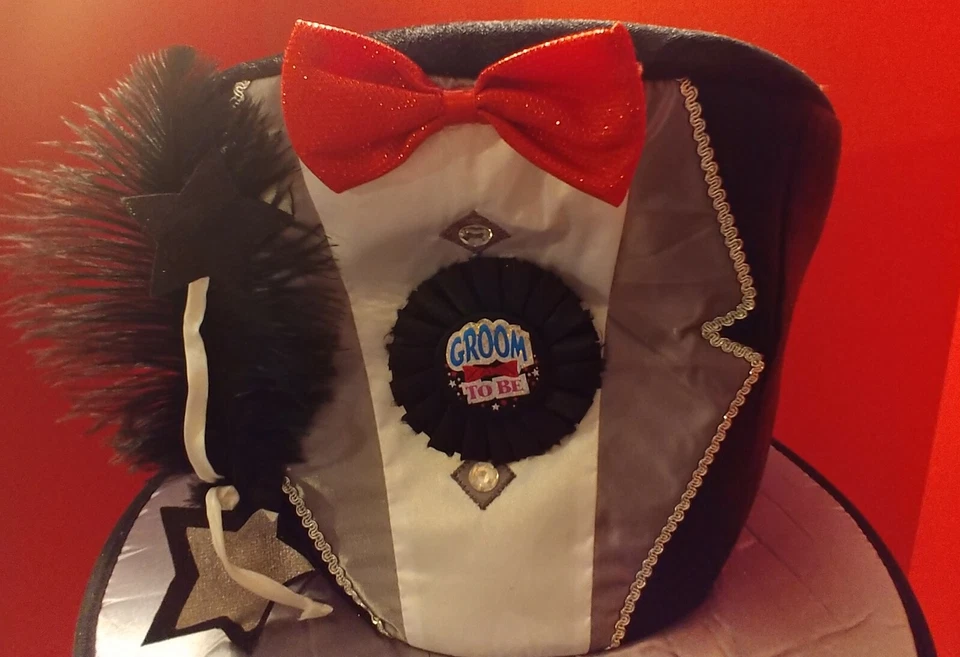 GRATIS Novio Para Ser Negro Ocasión Especial Esmoquin 10" Alto X 16" Novedad Sombrero Nuevo Foto 3 de 3