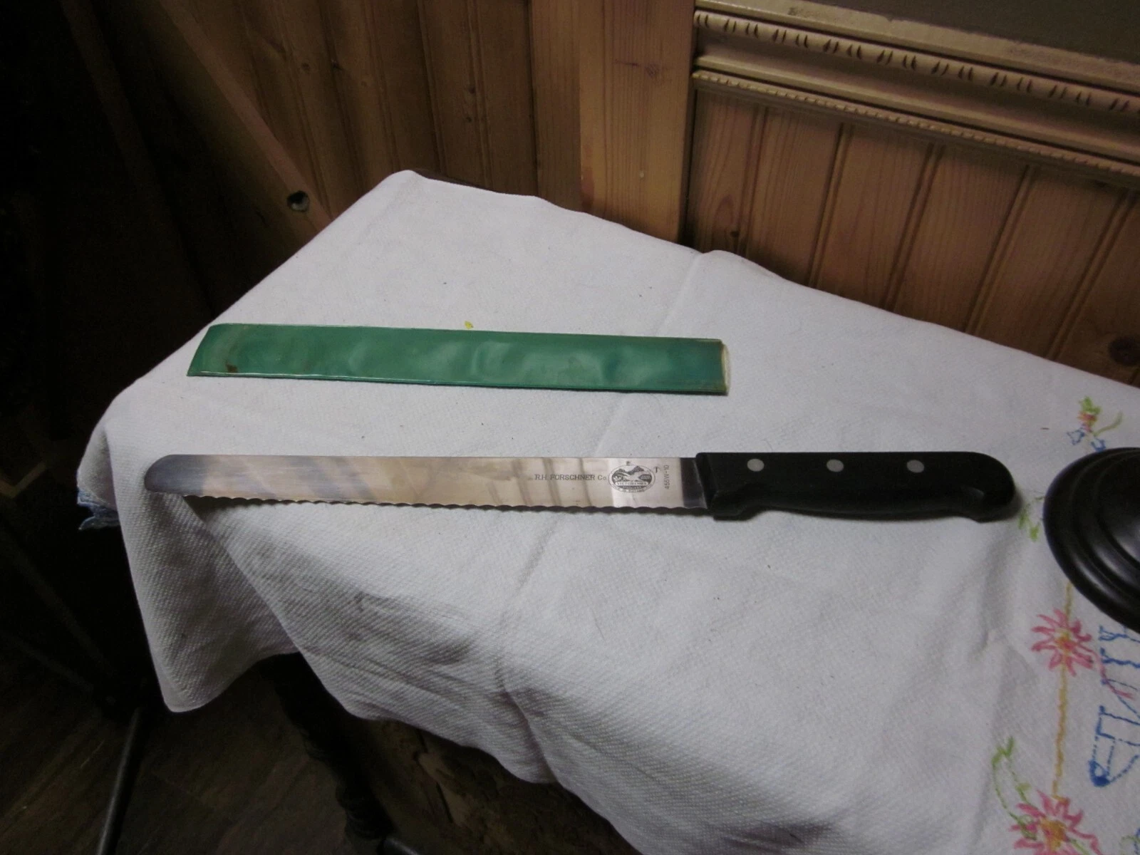 VICTORINOX"R H FORSCHNER Slicing Knife serrated 455W-10 wood handle 10 in m/swz