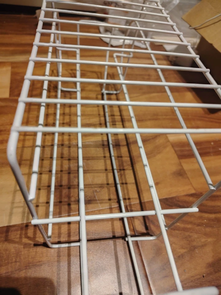 Dispensador de bebidas con estante para latas de refrescos - Tiene capacidad para 12 latas de refrescos de tamaño estándar de 12 oz (blanco) Foto 4 de 4