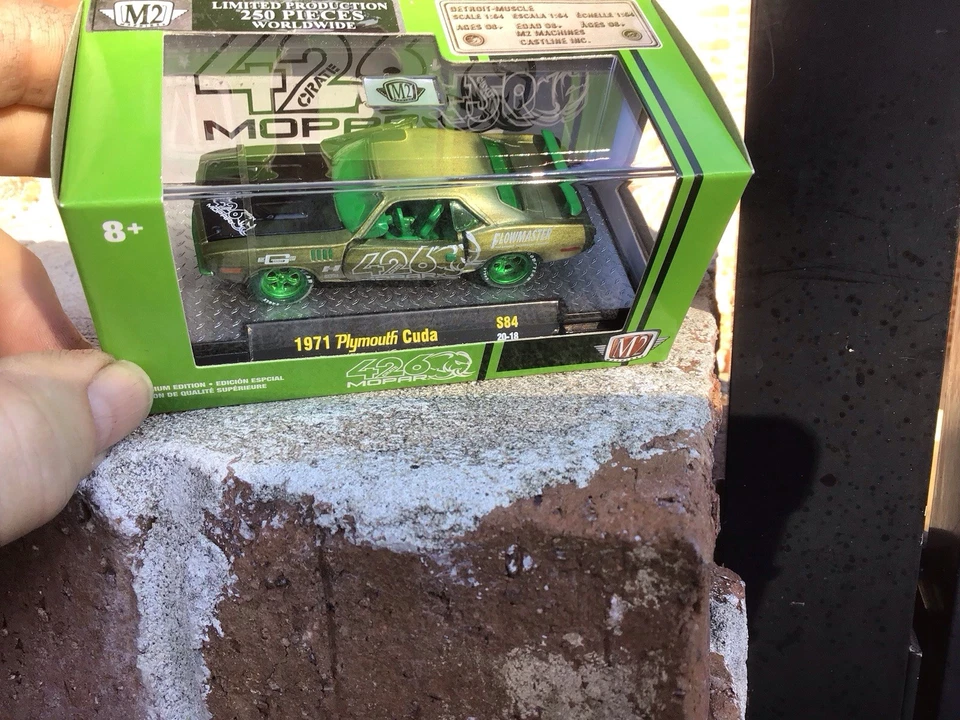 1:64 M2 Machines 426 Crate Mopar 1971 Plymouth Cuda  Chase . RAW. - Image 3 of 4