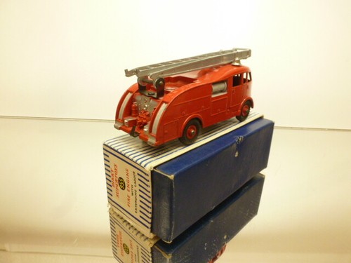 DINKY TOYS 955 FIRE ENGINE with EXTENDING LADDER - RED - GOOD CONDITION IN BOX - Picture 6 of 12