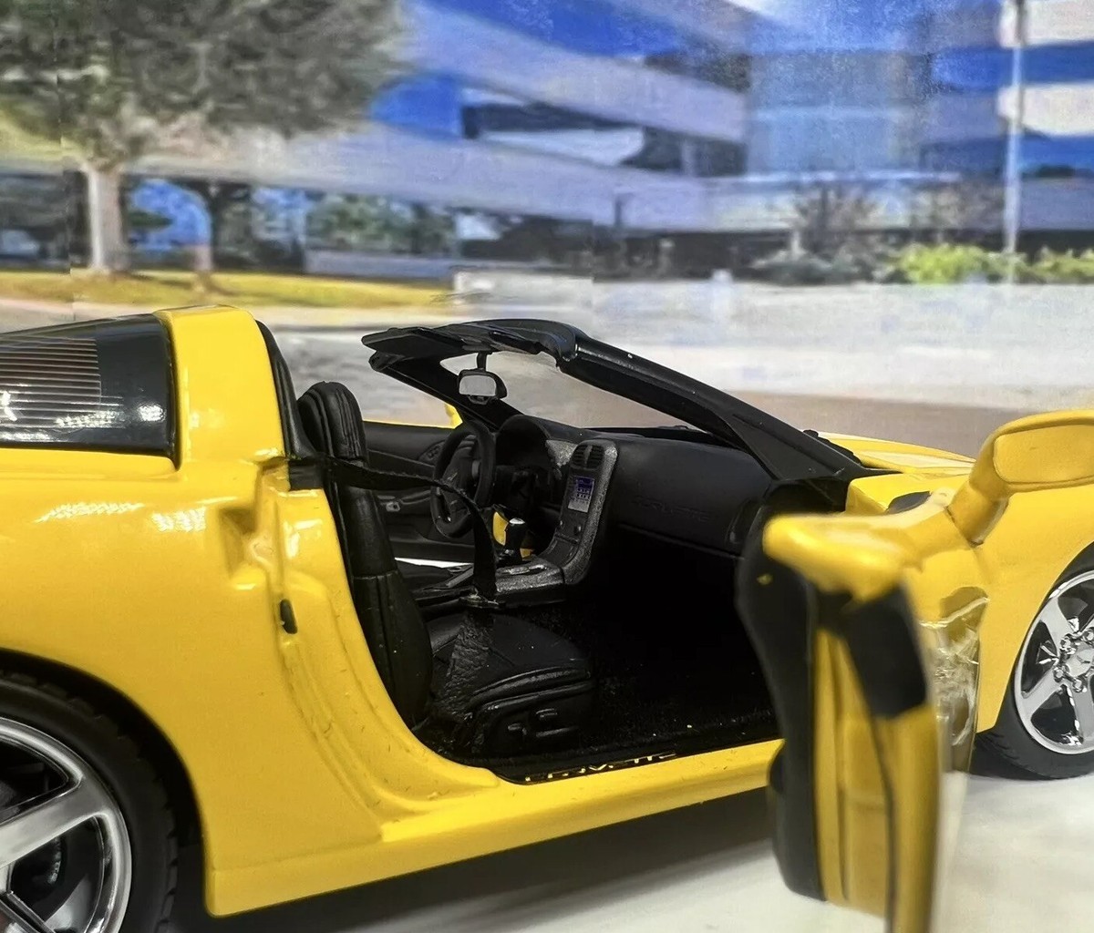 Franklin Mint 2006 Corvette C6 Coupe Velocity Yellow 1:24 - RARE