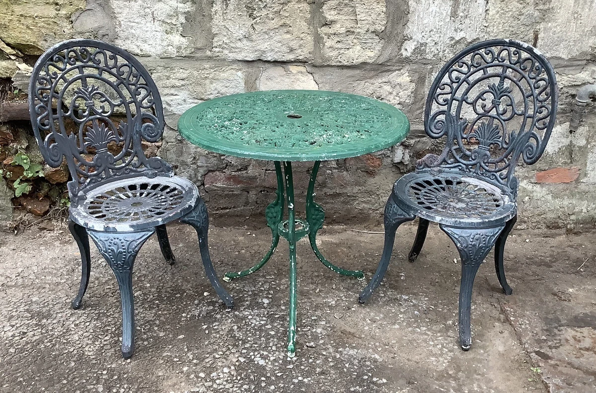 Wrought iron 2024 garden coffee table
