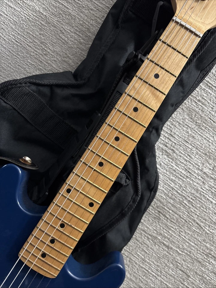 Davidson 30" Kids Blue Electric Guitar W/ Should Strap & Carry Gig Bag WORKS EUC - Image 4 of 4